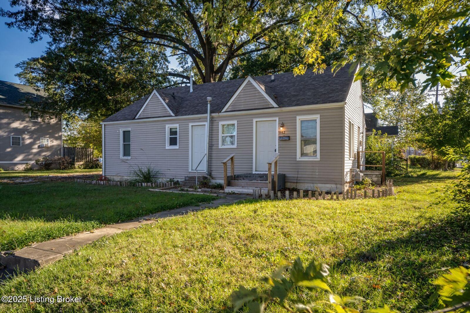 Property Photo:  1443 S 32nd St  KY 40211 