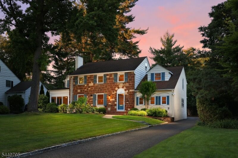 Property Photo:  220 Wychwood Road  NJ 07090 
