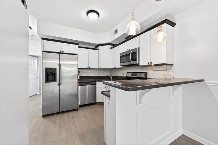 Property Photo:  258 Pine St 2R  NJ 07304 