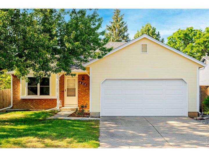 Property Photo:  622 Dahlia Way  CO 80027 
