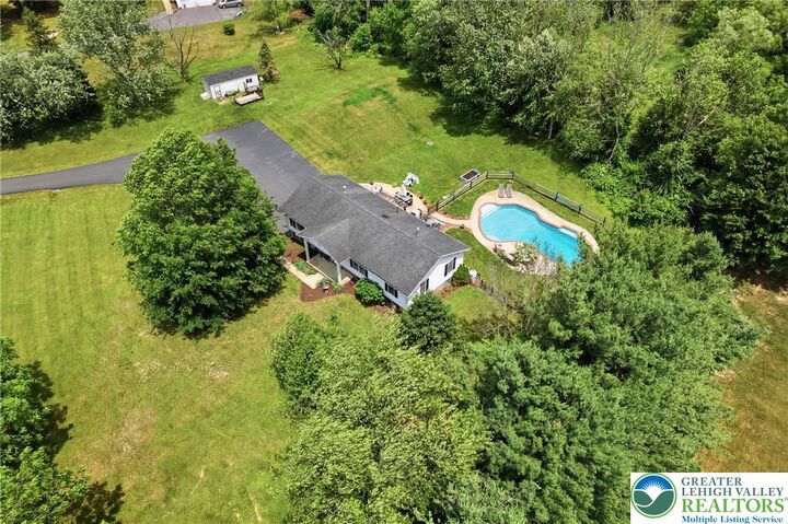 Property Photo: 732 Bushkill Center Road PA 18064