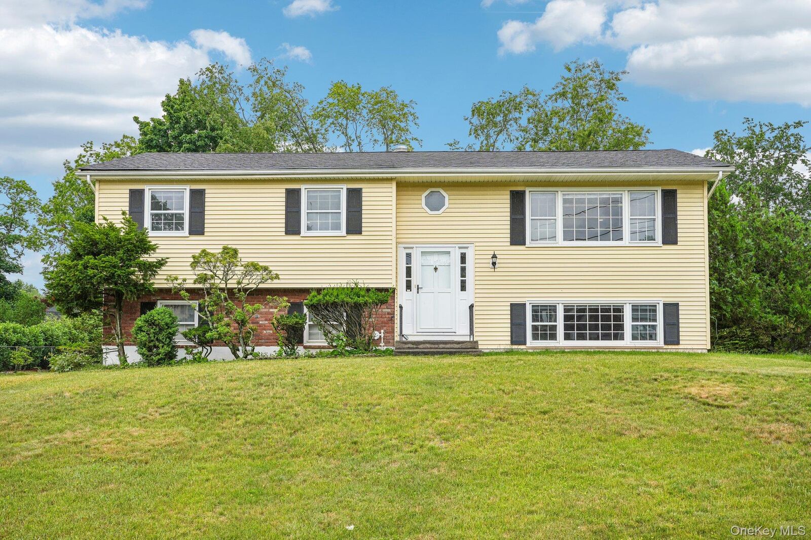 Property Photo:  110 Orchid Drive  NY 10965 
