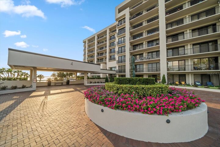 Property Photo:  4 Belleview Boulevard 106  FL 33756 