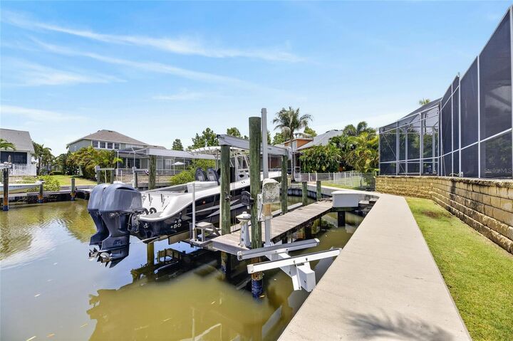 Property Photo: 508 Islebay Drive FL 33572