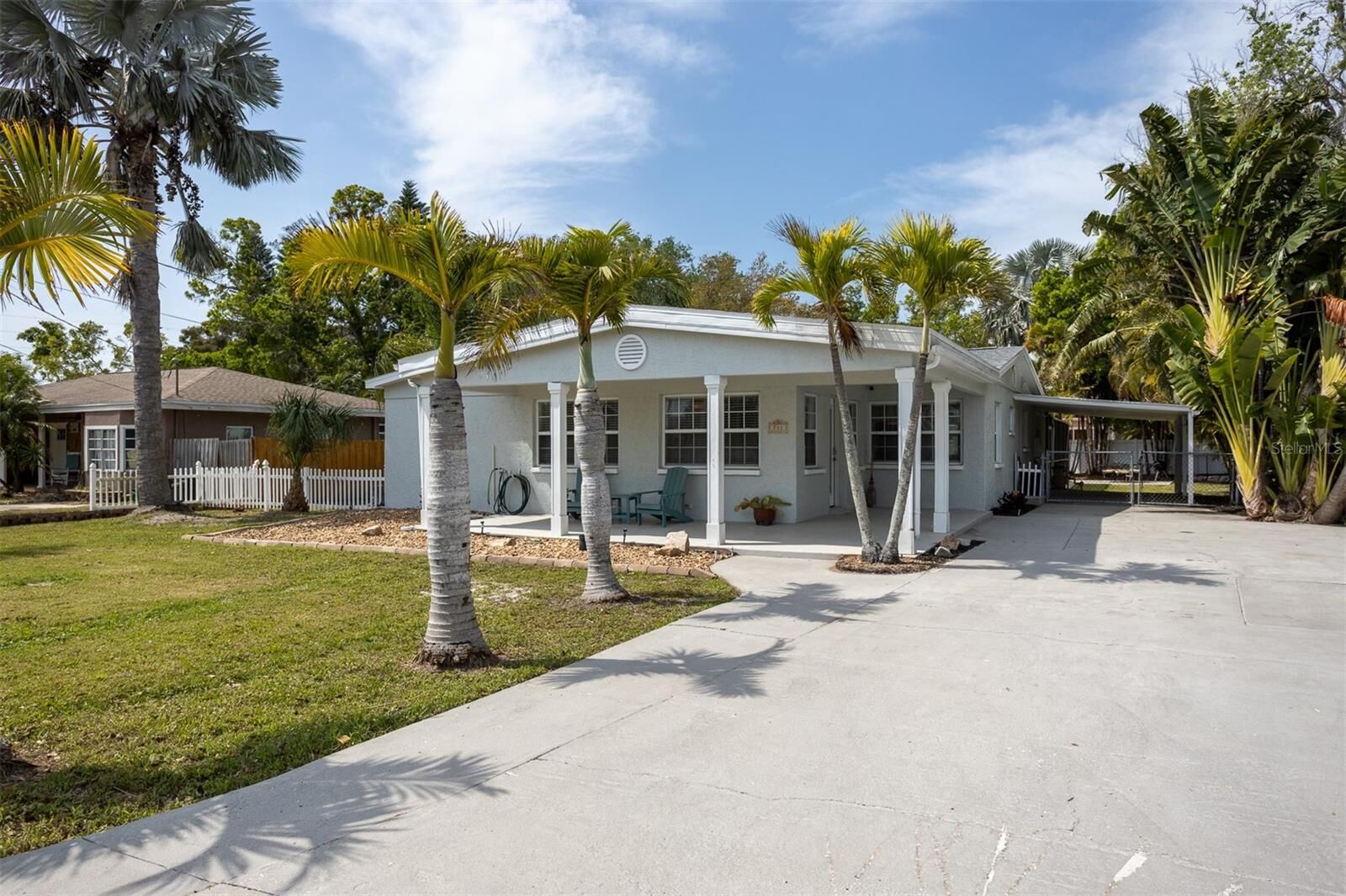 Property Photo:  711 Bayshore Drive  FL 34689 