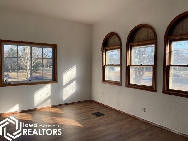 Property Photo: 821 8th Avenue IA 50112