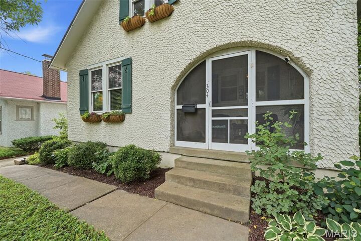 Property Photo:  304 Papin Avenue  MO 63119 