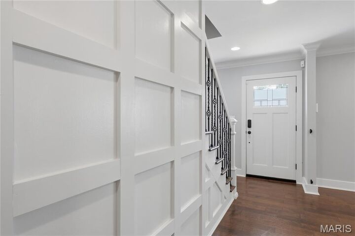 Property Photo:  10 Hanley Downs  MO 63117 