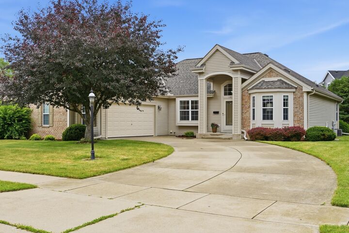 Property Photo:  268 Lakeridge Dr  WI 53066 