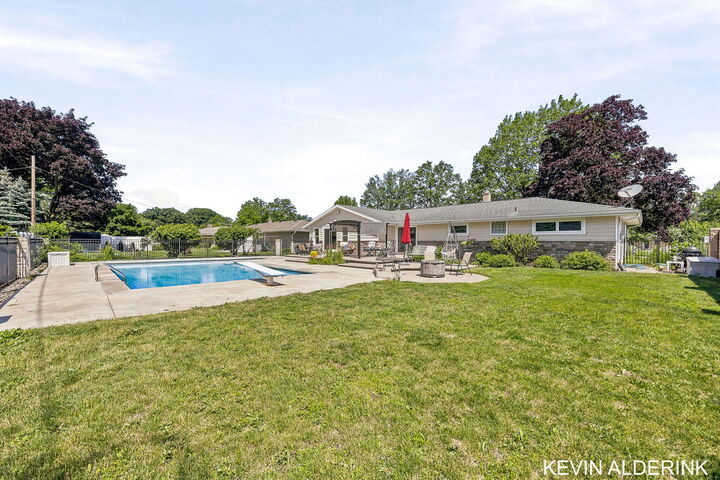 Property Photo: 34 W 37th Street MI 49423