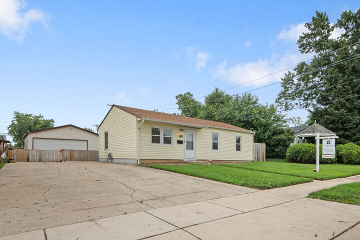 Property Photo:  401 Kenyon Avenue  IL 60446 