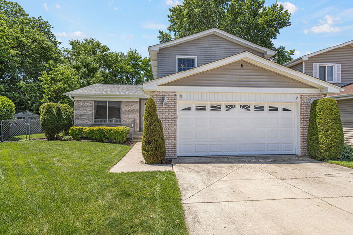 Property Photo: 5 Oriole Court IL 60517