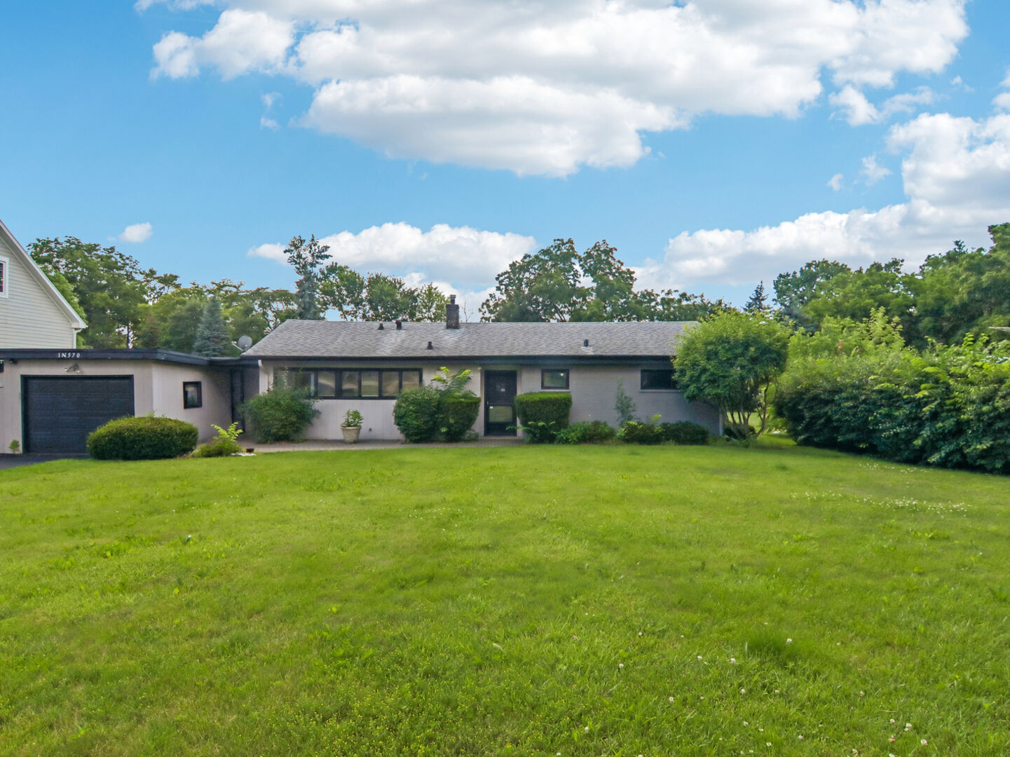 Property Photo:  1N570 Forest Avenue  IL 60137 