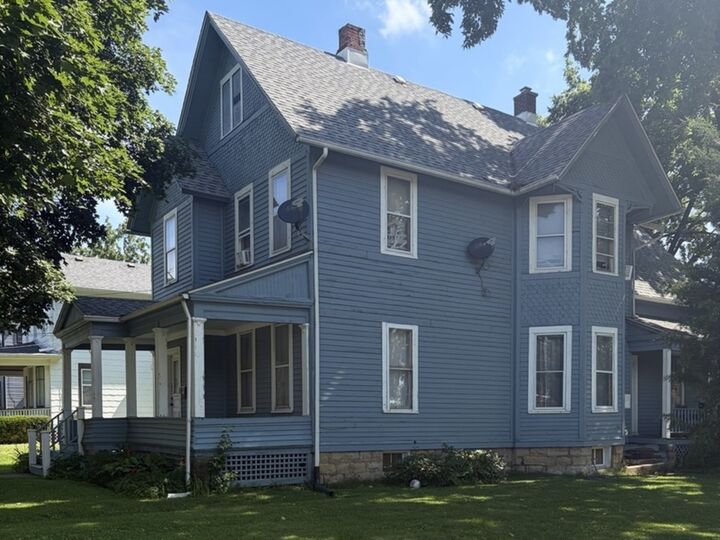 Property Photo:  432 S 4th Street  IL 60505 