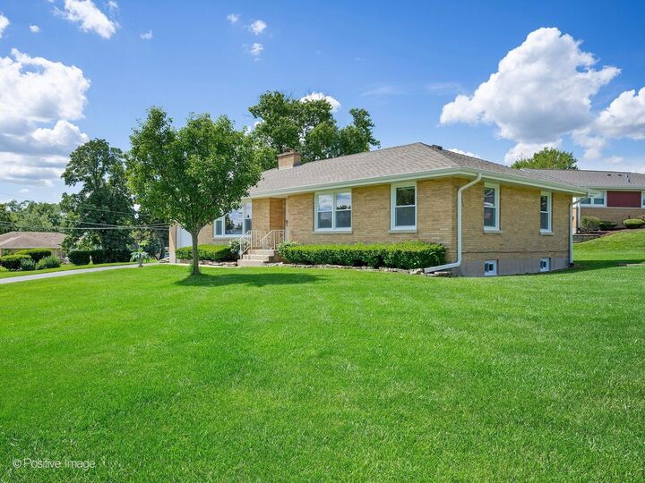 Property Photo: 6950 Hillsdale Road IL 60525