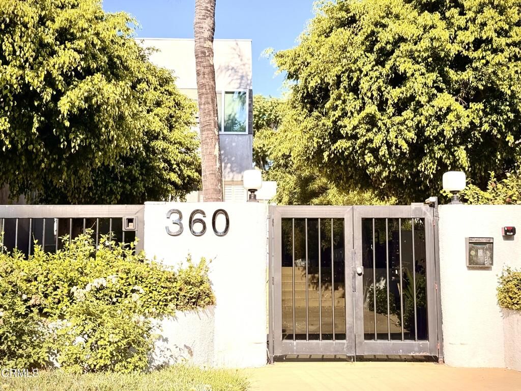 Property Photo:  360 S Los Robles Avenue 9  CA 91101 