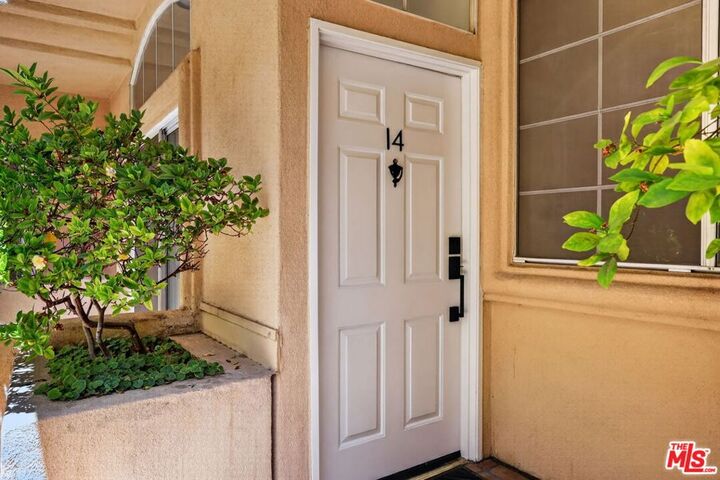 Property Photo:  11112 La Maida Street 14  CA 91601 