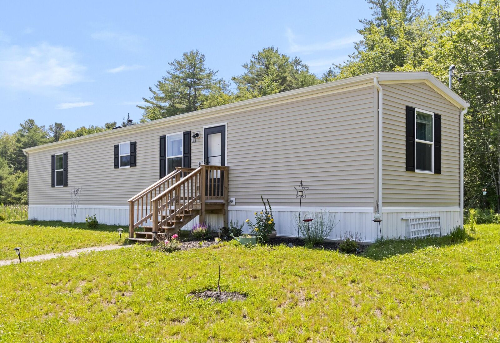 Property Photo: 28 Wardtown Road ME 04032