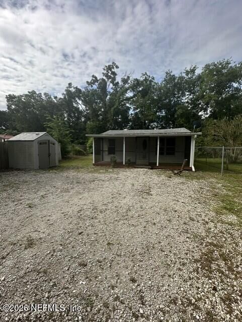 Property Photo: 115 E Hicks Street FL 32177