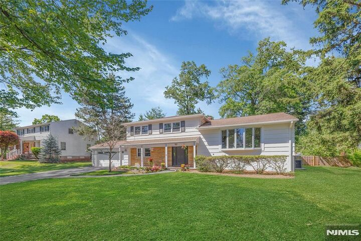 Property Photo:  5 Fairview Avenue  NJ 07052 