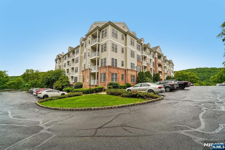 Property Photo:  6214 Brookhaven Court 214  NJ 07457 