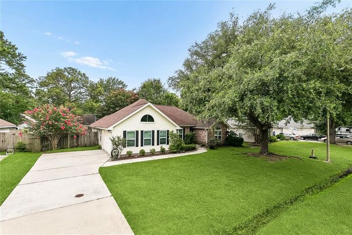 Property Photo:  10 Wickfield Drive  LA 70433 