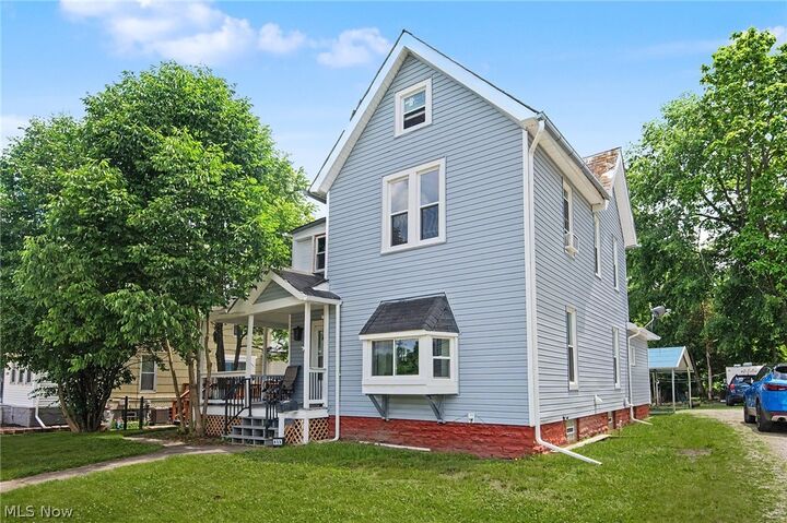 Property Photo:  853 Summit Street NW  OH 44485 