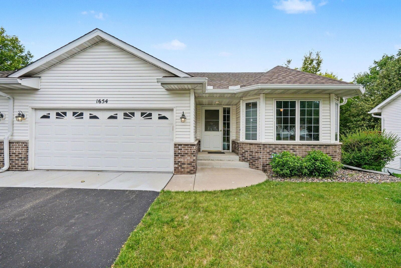Property Photo:  1654 Cohansey Street  MN 55117 