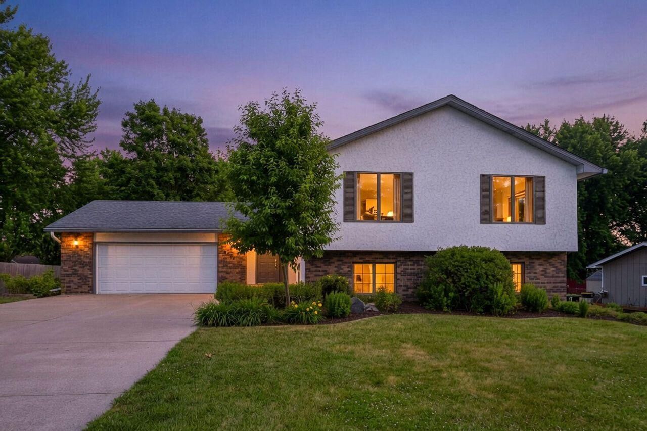 Property Photo:  4027 Elmwood Drive  MN 55375 