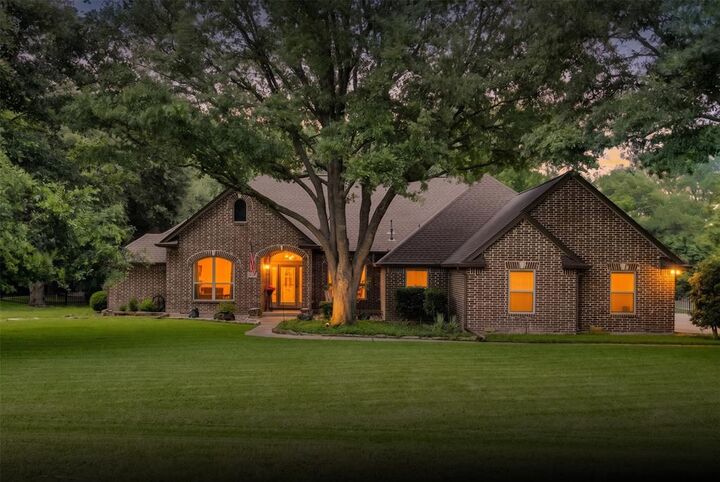 Property Photo: 515 Seneca Drive TX 75165