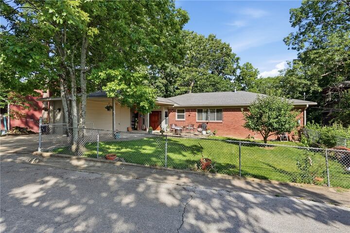 Property Photo:  11 College Street  AR 72632 