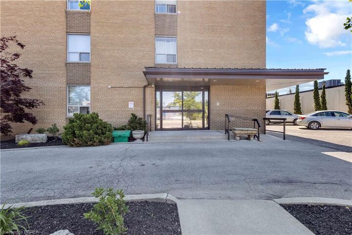 Property Photo: 437 St. Paul Avenue 402 ON N3R 4N8