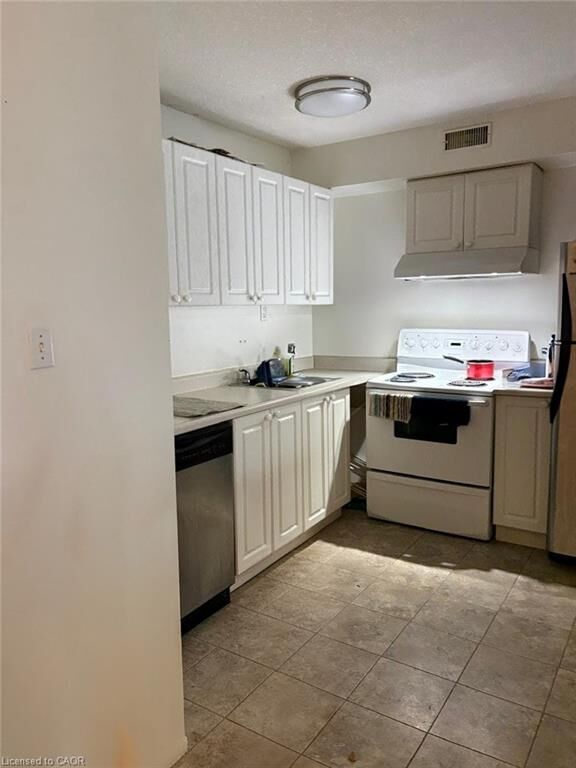 Property Photo:  52 Wellington Street 3  ON N1R 3Y7 