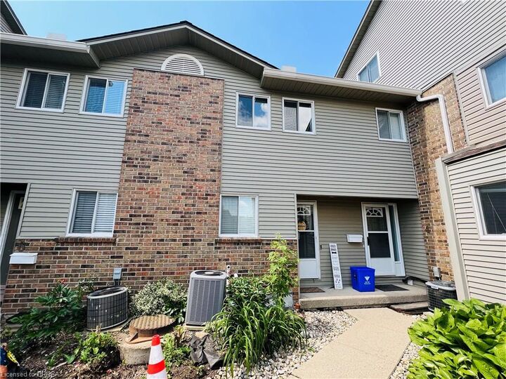 Property Photo:  19 Wren Court 5  ON N4G 5K2 
