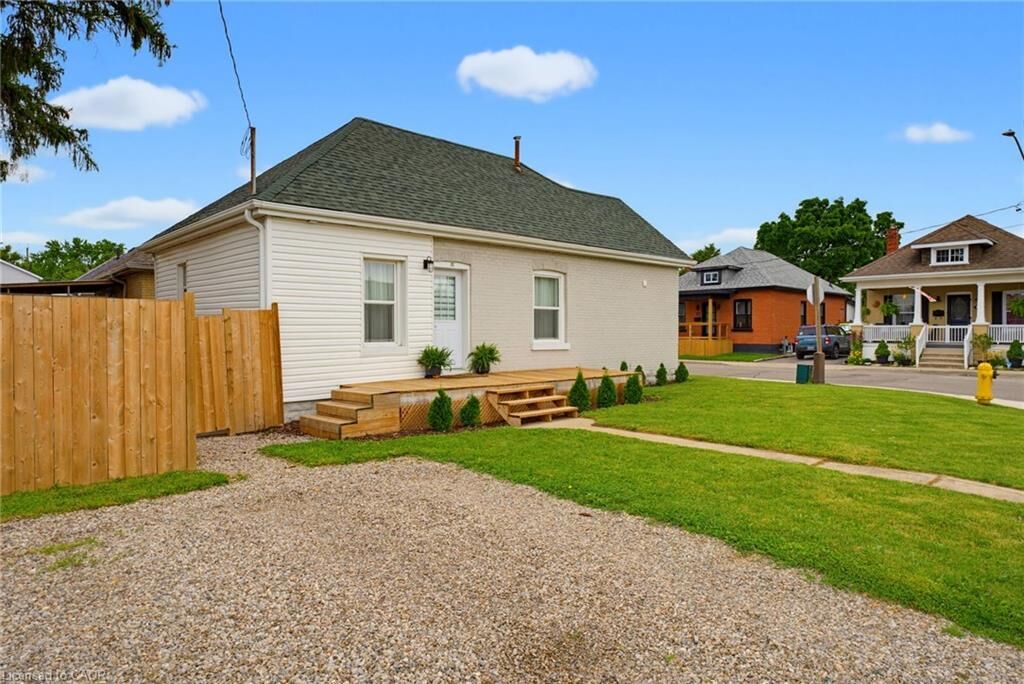 Property Photo:  15 Gordon Street  ON N3S 2M7 