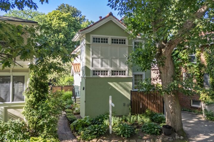 Property Photo:  4 Gracewood Park  MA 02138 