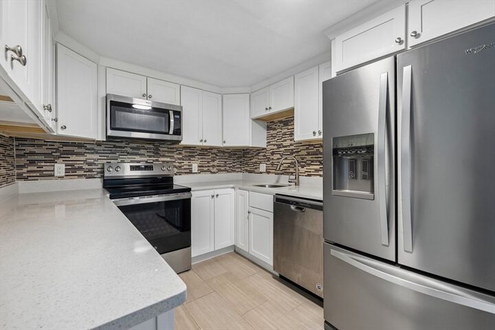 Property Photo:  33 Lodgen Ct 2D  MA 02148 
