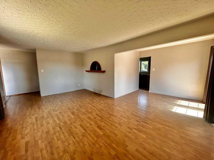 Property Photo: 4406 Fordham Crescent SE AB T2A 1Z9