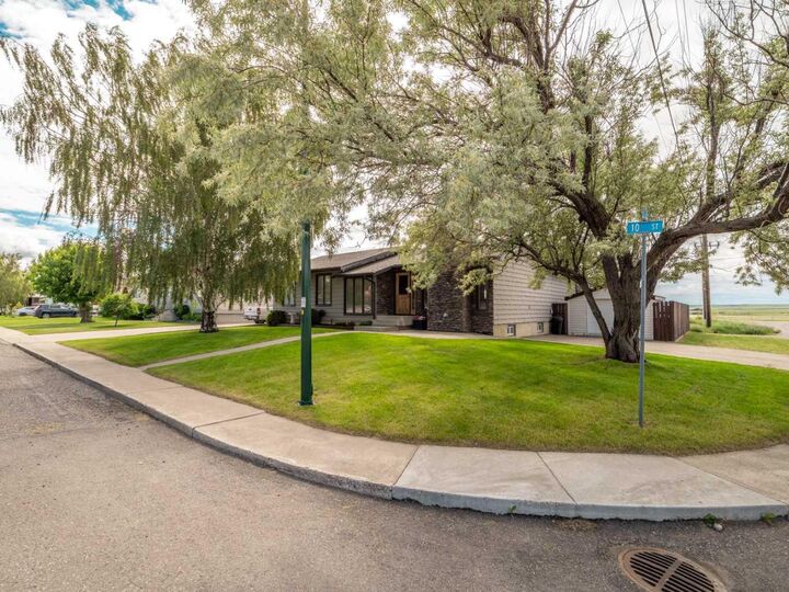 Property Photo: 506 10 Street AB T0L 0Z0
