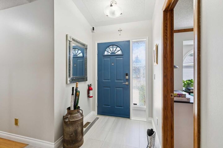 Property Photo:  131 Shawnee Manor SW  AB T2Y 1W7 