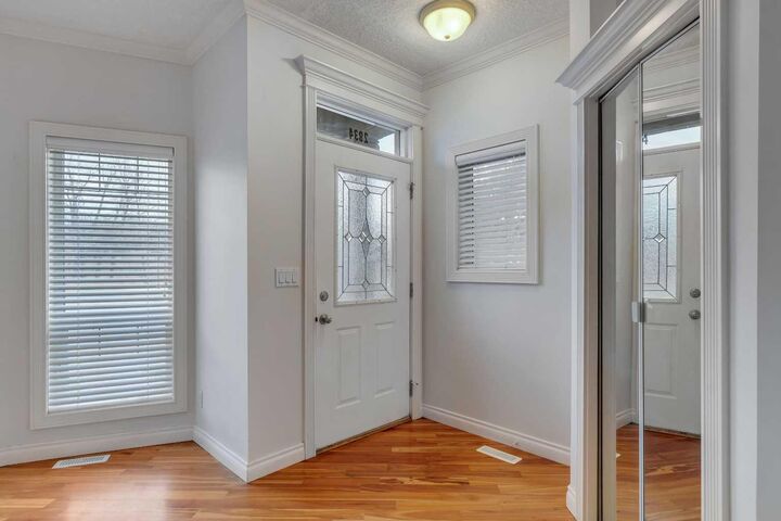 Property Photo:  2834 Parkdale Boulevard NW  AB T2N 3S8 