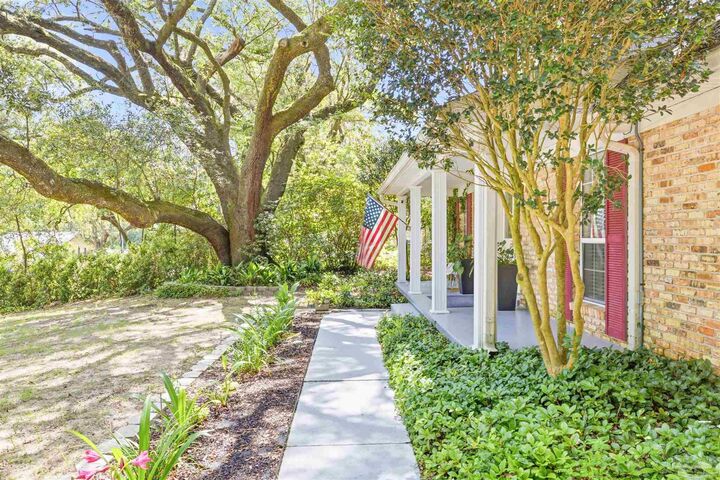 Property Photo:  5307 Lakewood Dr  FL 32570 