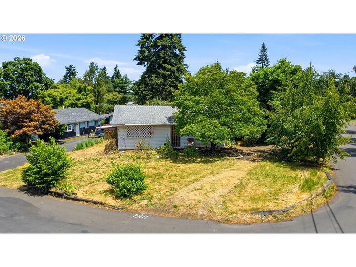 Property Photo:  1808 NE 114th Pl  OR 97220 