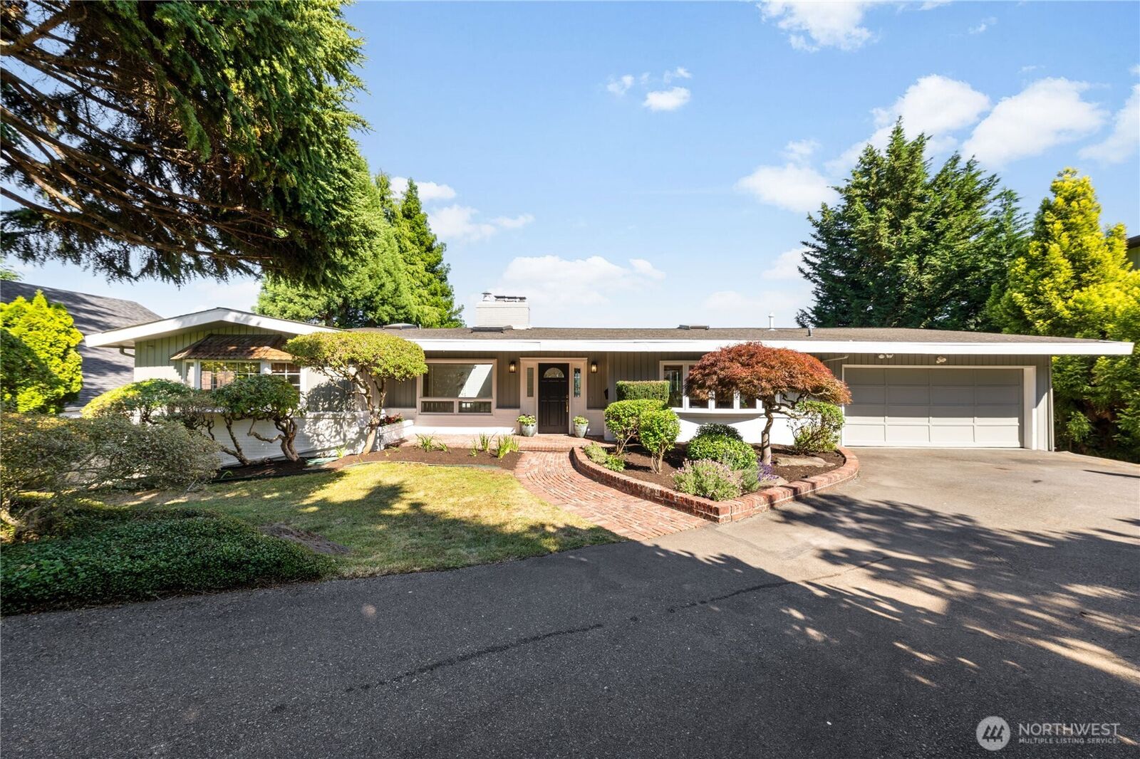 Property Photo: 4232 Shoreclub Drive WA 98040