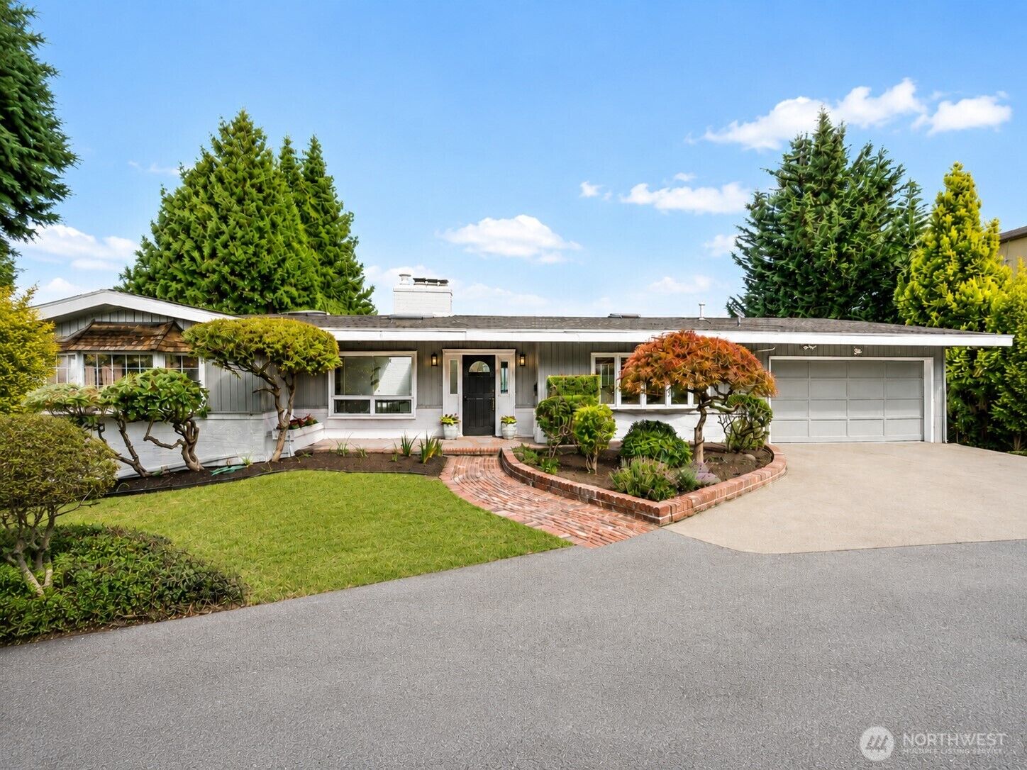 Property Photo:  4232  Shoreclub Drive  WA 98040 