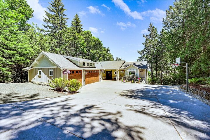 Property Photo: 1103 Puget Drive E WA 98366