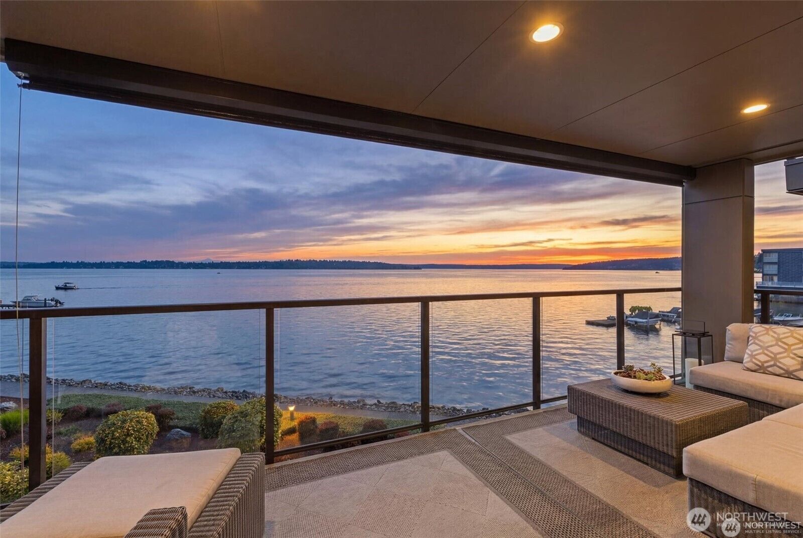 Property Photo:  827  Lake Street S 207  WA 98033 