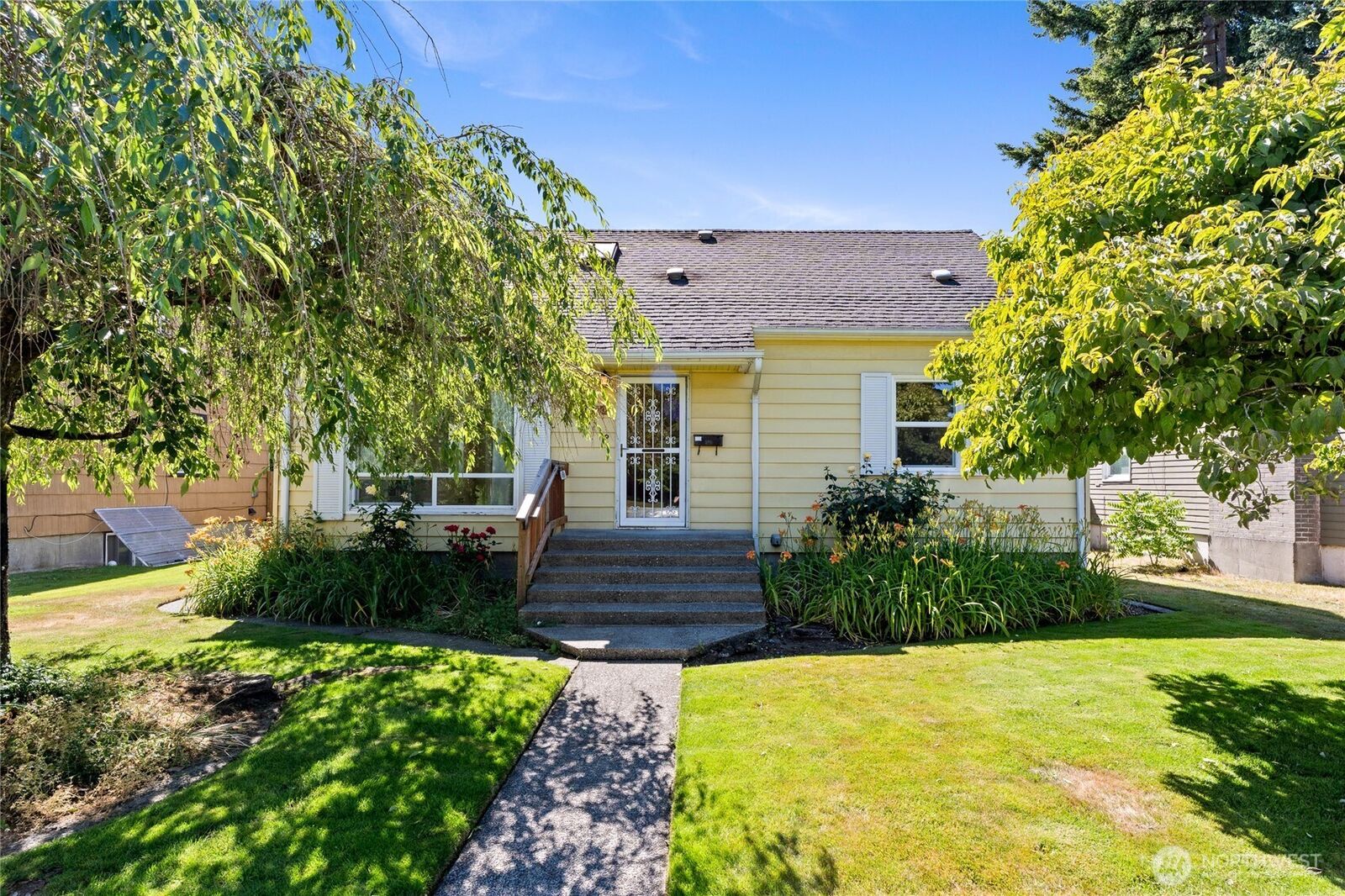 Property Photo:  1010 N Union Avenue  WA 98406 