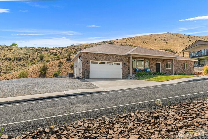 Property Photo:  9973  Saska Way  WA 98822 
