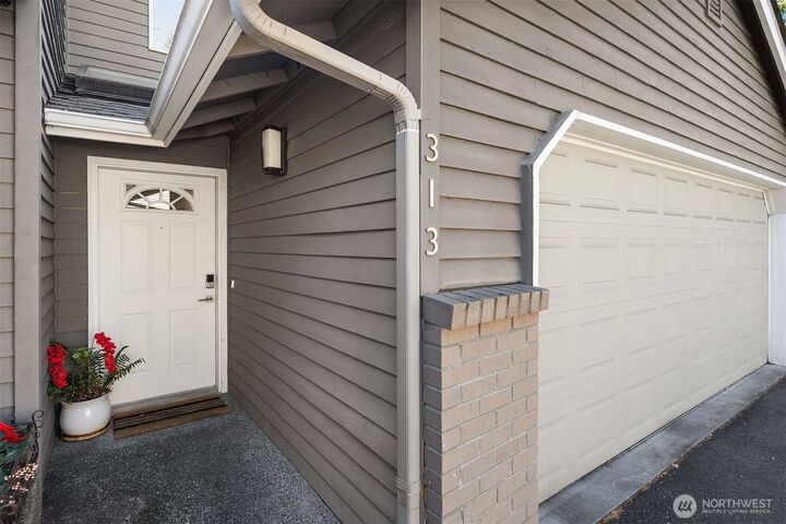 Property Photo: 313 7th Avenue S 6 WA 98033